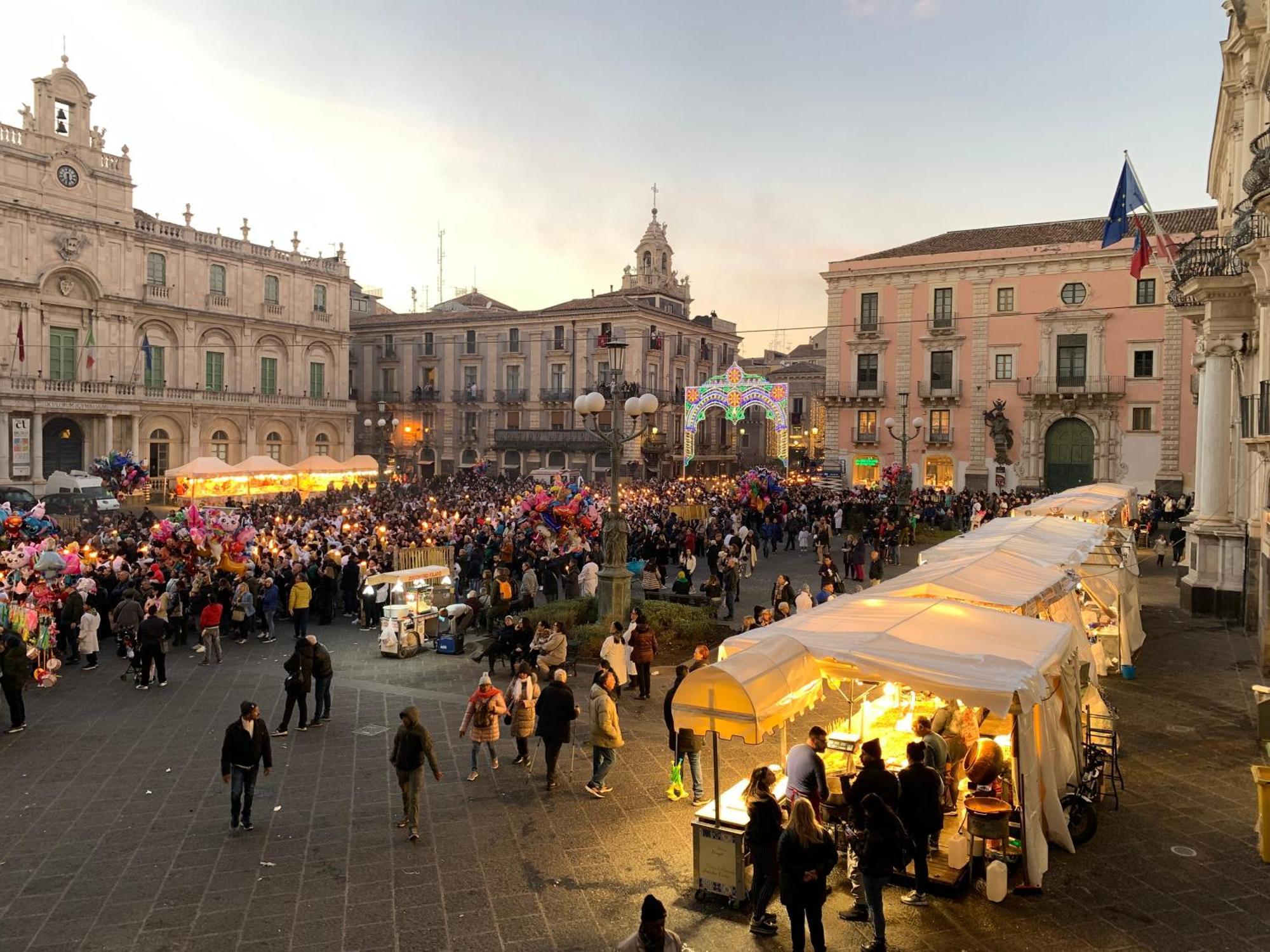 La Suite Di Piazza Dell'Universita Aeroporto di Catania Fontana Rossa Esterno foto